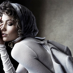 Карли Клосс в объективе Виктора Демаршелье