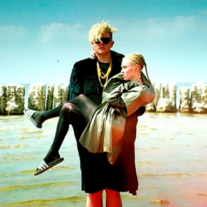 Grimes представила клип на песню Go