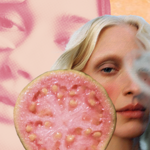 Guava Girl: тренд на макияж цвета тропического фрукта — носим как Селена Гомес, Эль Фаннинг и Фиби Дайневор