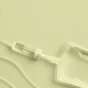 Витаминные капельницы: кому подойдет инфузионная терапия и о каких рисках необходимо знать