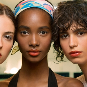 Идея летнего макияжа: бэкстейдж показа круизной коллекции Chanel