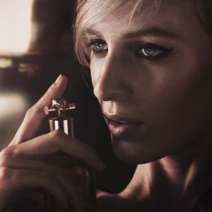 Джулия Нобис — лицо нового парфюма Knot от Bottega Veneta