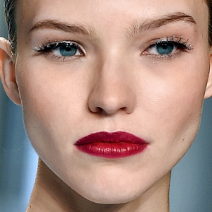 Красота в деталях: образ с показа Carolina Herrera