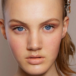 Красота в деталях: образ с шоу Prada