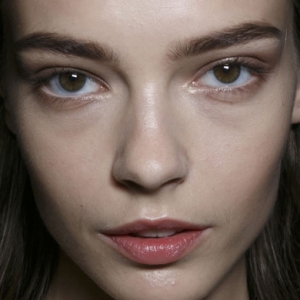 Красота в деталях:образ с показа Valentino