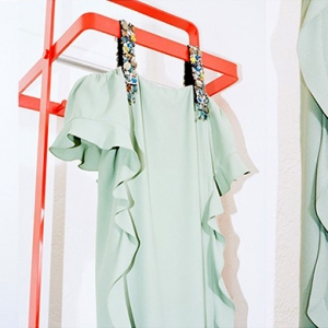 Три девушки-художницы создали коллекцию для Chloé