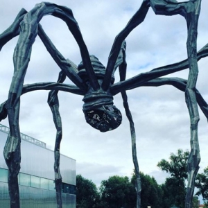 Перед музеем современного искусства вырос паук Луизы Буржуа