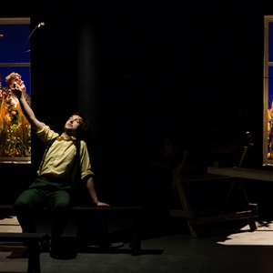 \"На траве двора\": теплый ламповый звук нового спектакля \"Маяковки\"