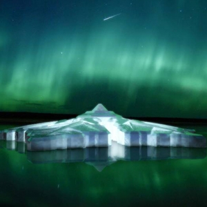 Плавающий отель Krystall в форме снежинки