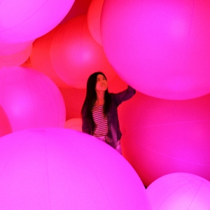 Свето-звуковые сферы по проекту Team Lab