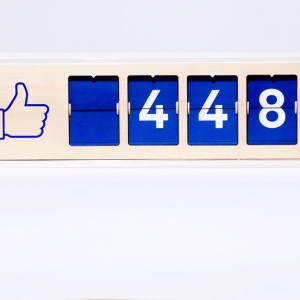 Fliike — гаджет, считающий \"лайки\" на Facebook