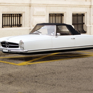 Автомобили, парящие в воздухе