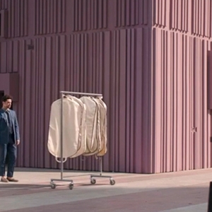 Hermès выпустили сюрреалистичную короткометражку Man On The Move