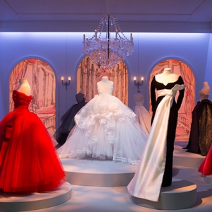 Маленький театр Dior: выставка модного дома в Ченду