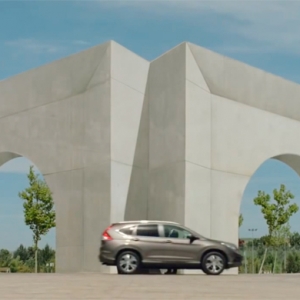 Обман зрения в рекламе Honda CR-V