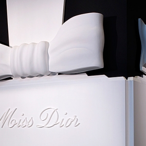Выставка в честь аромата Miss Dior
