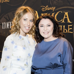 Показ фильма Disney \"Алиса в Зазеркалье\"