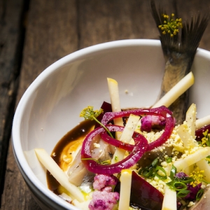 Хорошо сидим: обновленный гастробар \"Никуда не едем\" на Трехгорке