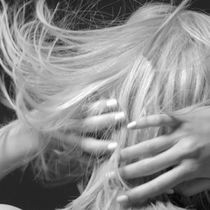 Разговор на языке волос: обновленная коллекция Nutritive от Kérastase, лицом которой стала Дженьюэри Джонс