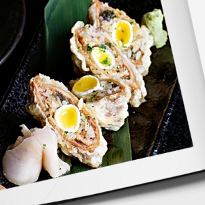 Блюдо недели: роллы с угрем и перепелиным яйцом от Саи Ямаока