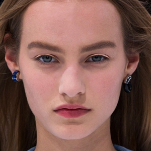 Красота в деталях: образ с показа Dior