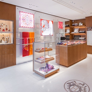 В Куршевеле открылся обновленный бутик Hermès
