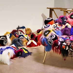 Дизайнеры Campana Brothers создали кресло из пушистых монстров Fendi