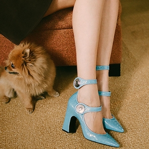 Весь мир у ваших ног: модные девушки и их любимые туфли Louis Vuitton