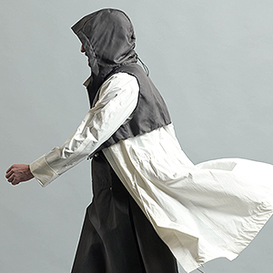 Голландский бренд выпустил модную одежду для монахов