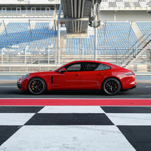 Porsche представил две новые спортивные модели в линии Panamera