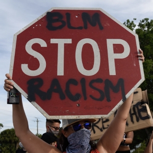 Расизм в США: почему Америка снова полыхает