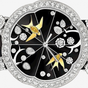 Украшения с показа круизной коллекции Chanel в Дубае