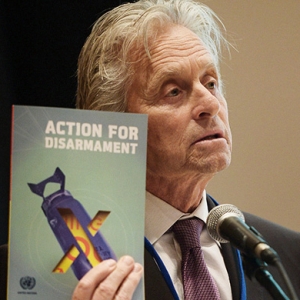 Майкл Дуглас представил в ООН книгу о разоружении