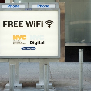 В Нью-Йорке таксофоны превратятся в wi-fi будки