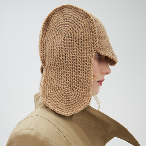 Чепец, капор или технологичная ушанка. Выбираем головной убор на зиму у российских марок