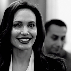 Анджелина Джоли станет приглашенным редактором BBC Radio 4