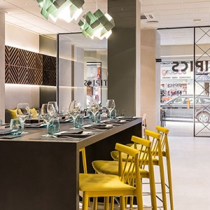 Единство дизайна и идеи в испанском кафе Tipics