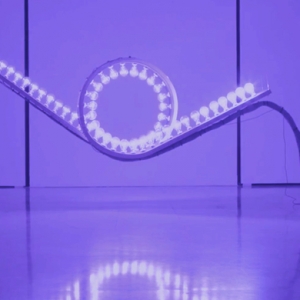 Эффект домино: световая инсталляция от испанской студии