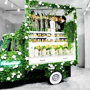 Цветочная лавка на колесах от Fendi