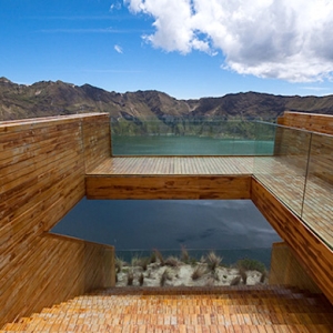 Дизайнерская смотровая площадка над озером Килотоа в Эквадоре