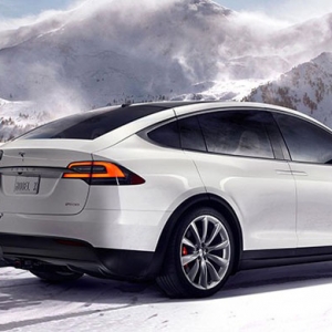 Дорогу электромобилям: Tesla представила кроссовер Model X