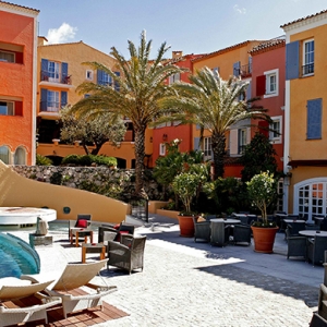 Живая легенда: отель Byblos Saint-Tropez