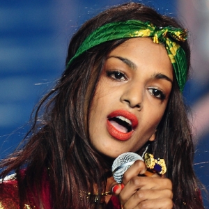 M.I.A. путешествует с беженцами в новом видео