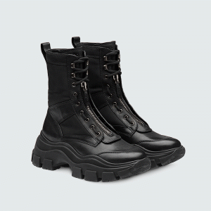 Выбор друзей BURO.: стилист и фотограф Ибрагим Гатциев — о любимых ботинках на зиму