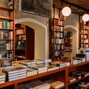 «Озеро»: новый независимый книжный в историческом здании на Китай-городе