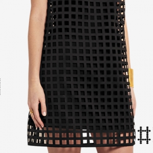 Одна вещь — три образа: платье-сетка Versace