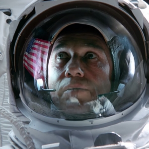 От домохозяйки до космонавта: 10 ролей Кристофа Вальца в рекламе Samsung