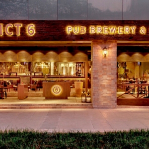 Ресторан-пивоварня &quot;District 6&quot; в индийском городе Бангалор