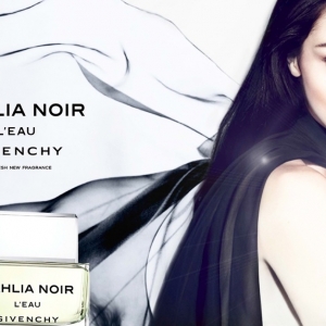 Мариякарла Босконо в рекламе аромата Dahlia Noir L’Eau