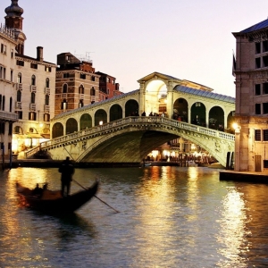 Diesel отреставрирует плавающий мост в Венеции